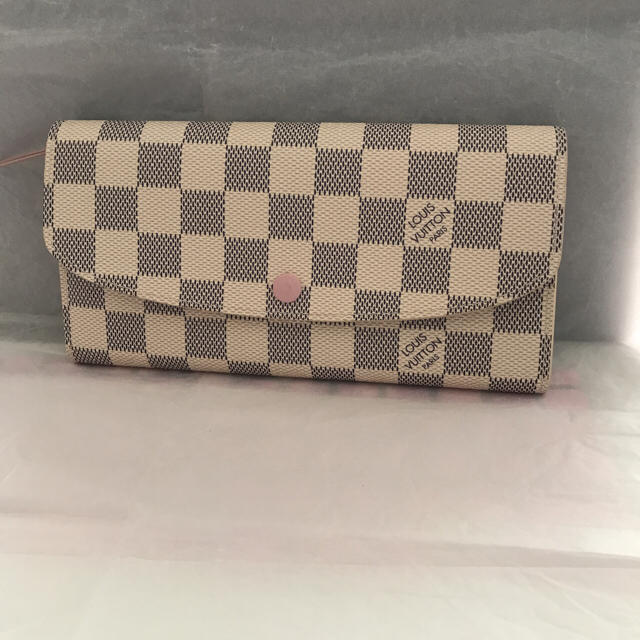 LOUIS VUITTON(ルイヴィトン)のLOUIS VUITTON ポルトフォイユエミリー レディースのファッション小物(財布)の商品写真