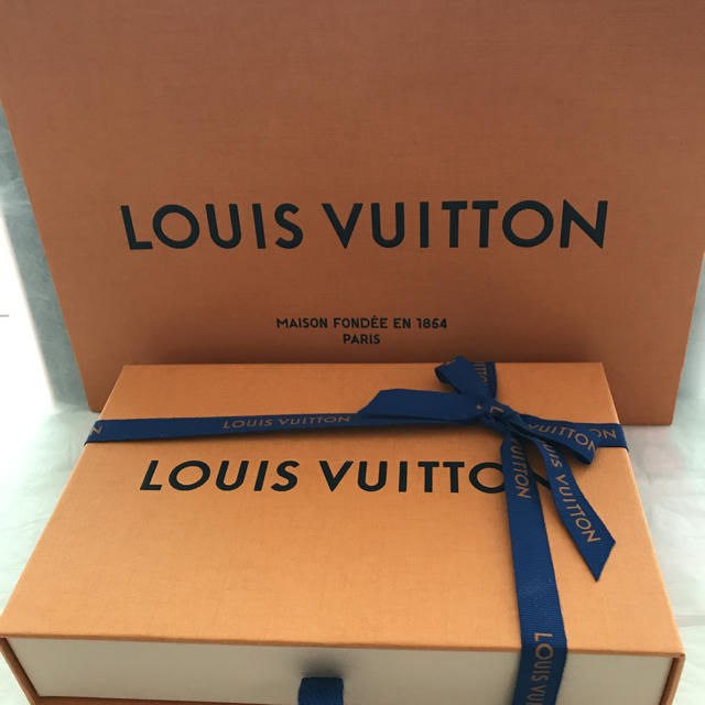 LOUIS VUITTON(ルイヴィトン)のLOUIS VUITTON ポルトフォイユエミリー レディースのファッション小物(財布)の商品写真