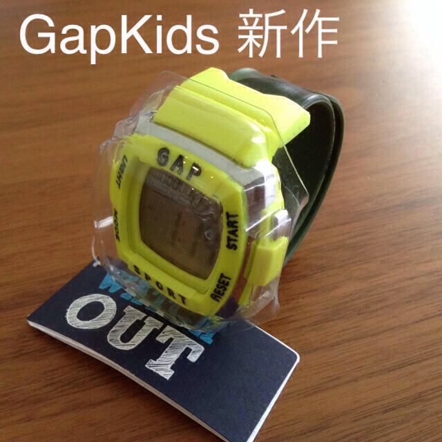 GAP Kids(ギャップキッズ)のくう様専用★新品★GapKids★デジタルウォッチ★腕時計&トランクス3枚 キッズ/ベビー/マタニティのこども用ファッション小物(腕時計)の商品写真