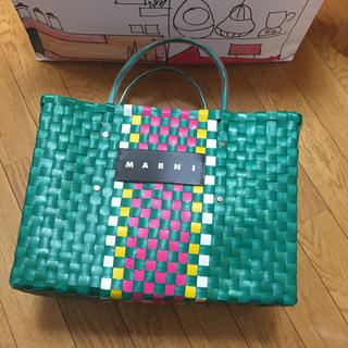 マルニ(Marni)のMARNI フラワーカフェ限定バッグ(かごバッグ/ストローバッグ)