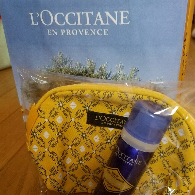 L'OCCITANE(ロクシタン)のロクシタン クレンジングフォーム ポーチセット コスメ/美容のスキンケア/基礎化粧品(洗顔料)の商品写真