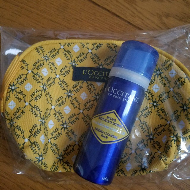 L'OCCITANE(ロクシタン)のロクシタン クレンジングフォーム ポーチセット コスメ/美容のスキンケア/基礎化粧品(洗顔料)の商品写真