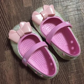 クロックス(crocs)のクロックス リボンサンダル キッズ(サンダル)