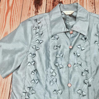 サンタモニカ(Santa Monica)のused リボンのデザインシャツ(シャツ/ブラウス(半袖/袖なし))