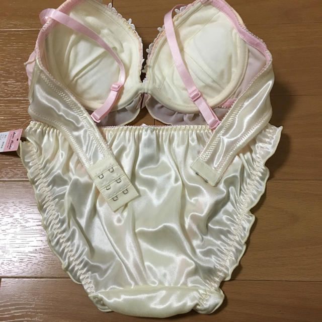 【新品・タグ付き】ブラ&ショーツ👙 レディースの下着/アンダーウェア(ブラ&ショーツセット)の商品写真