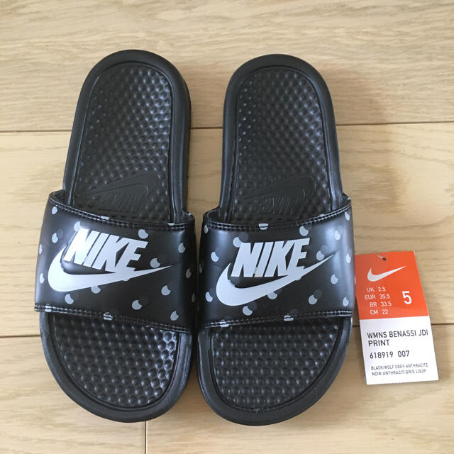 NIKE(ナイキ)の新品★Nike ベナッシ サンダル 日本未発売 レディースの靴/シューズ(サンダル)の商品写真