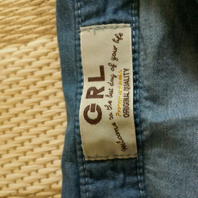 GRL(グレイル)のデニムシャツ レディースのトップス(シャツ/ブラウス(半袖/袖なし))の商品写真