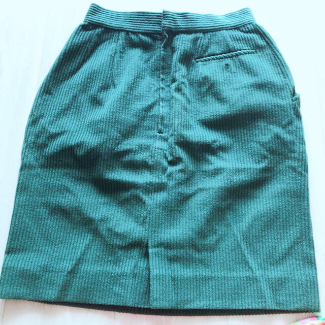 valentino garavani(ヴァレンティノガラヴァーニ)のValentinogaravani sport緑のタイトスカート レディースのスカート(ひざ丈スカート)の商品写真