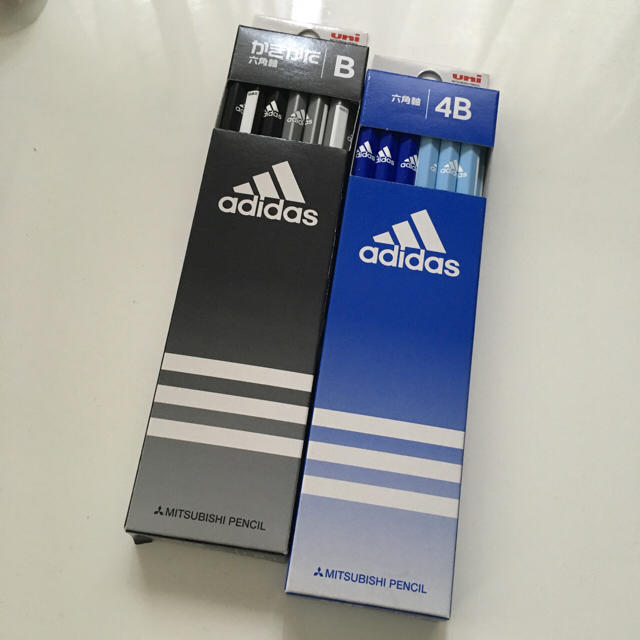 adidas(アディダス)のアロア様専用♪アディダスadidas鉛筆セット4B B エンタメ/ホビーのアート用品(鉛筆)の商品写真