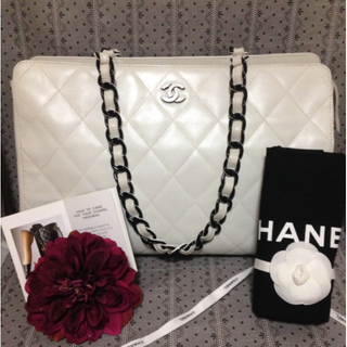 シャネル(CHANEL)の２Y様専用シャネル　バイカラー　チェーン　トートバック(ハンドバッグ)