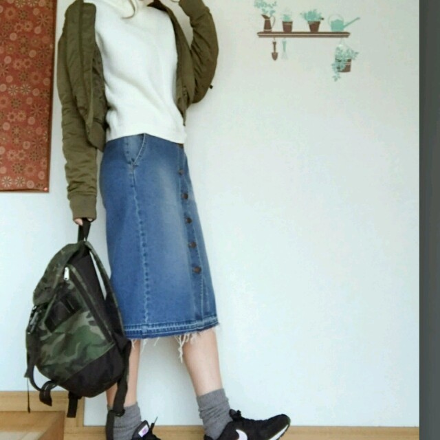 GU(ジーユー)のGU デニムタイトスカート レディースのスカート(ひざ丈スカート)の商品写真