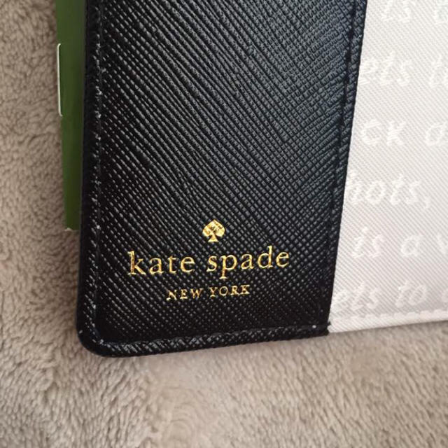 kate spade new york(ケイトスペードニューヨーク)の新品 未使用 パスポートケース 花柄 バラ 薔薇 ローズケイトスペード インテリア/住まい/日用品の日用品/生活雑貨/旅行(旅行用品)の商品写真