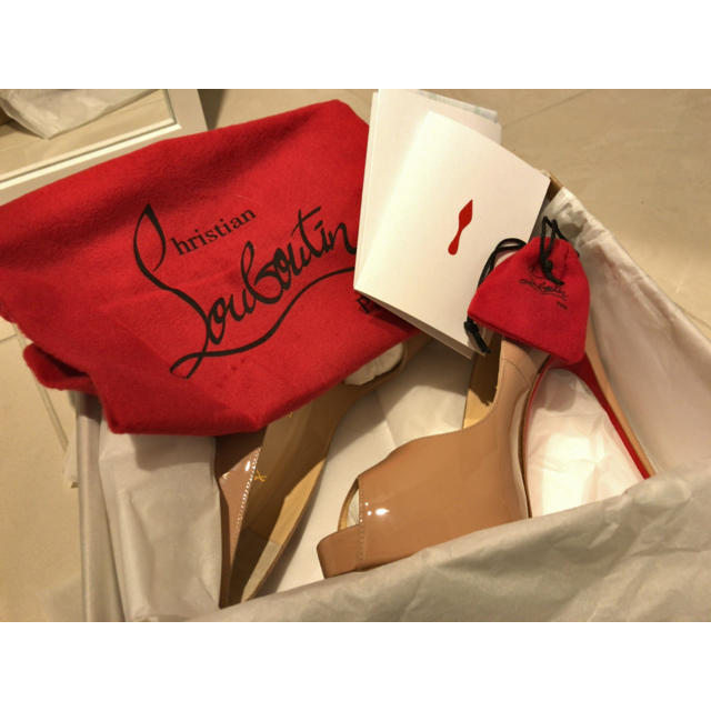 Christian Louboutin(クリスチャンルブタン)の美沙央様専用 ★新品未使用★クリスチャンルブタン ベージュサンダル レディースの靴/シューズ(サンダル)の商品写真