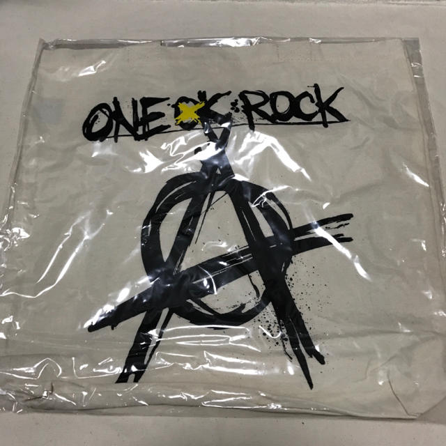 ONE OK ROCK(ワンオクロック)の新品未開封 ONE OK ROCK トートバッグ エンタメ/ホビーのタレントグッズ(ミュージシャン)の商品写真