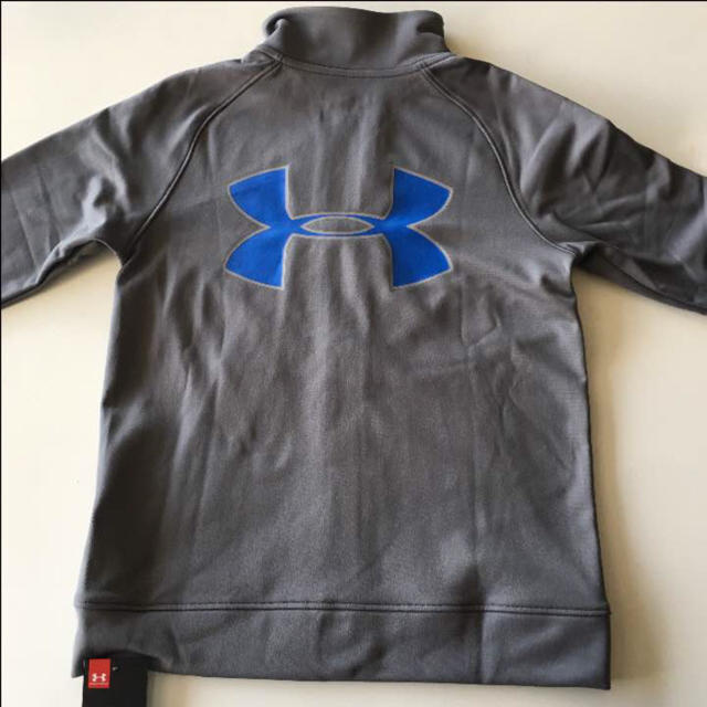 UNDER ARMOUR(アンダーアーマー)のアンダーアーマー  130  ジップアップジャケット  ジャージ キッズ/ベビー/マタニティのキッズ服男の子用(90cm~)(ジャケット/上着)の商品写真