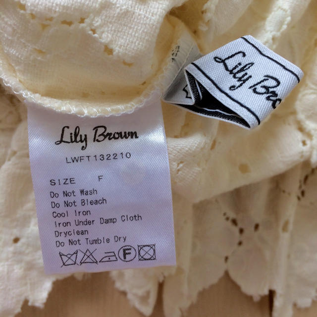 Lily Brown(リリーブラウン)のフラワーレーストップス レディースのトップス(シャツ/ブラウス(半袖/袖なし))の商品写真