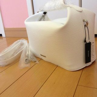 エモダ(EMODA)の♡新品未使用BOXポーチバッグ♡(ショルダーバッグ)