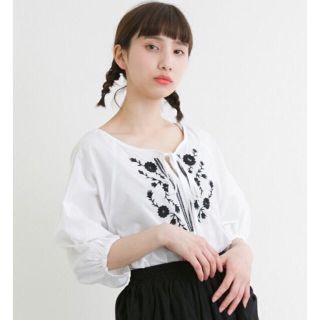 メルロー(merlot)の刺繍ブラウス ★きいなこ様専用★(シャツ/ブラウス(長袖/七分))