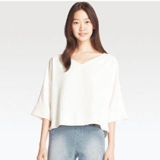 ユニクロ(UNIQLO)の新品未使用！ユニクロ ドレープブラウス(シャツ/ブラウス(長袖/七分))