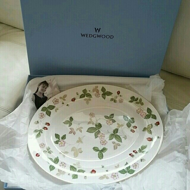 WEDGWOOD - 未使用美品です☆36㎝ワイルドストロベリーオーバル