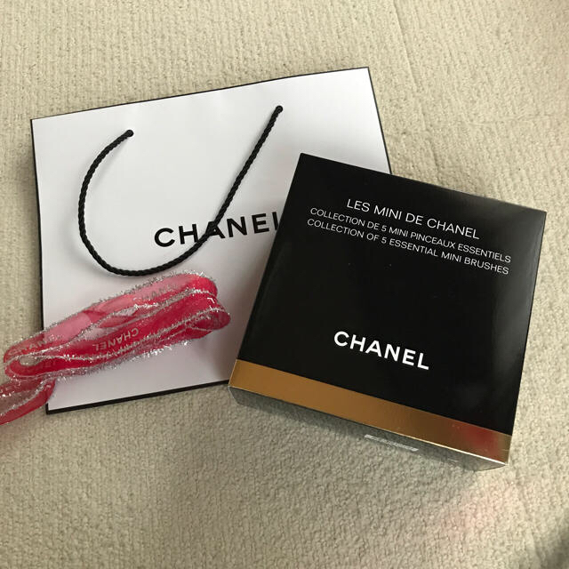 CHANEL(シャネル)の新品未使用♡ショッパーなし☆CHANEL ブラシセット コスメ/美容のキット/セット(コフレ/メイクアップセット)の商品写真