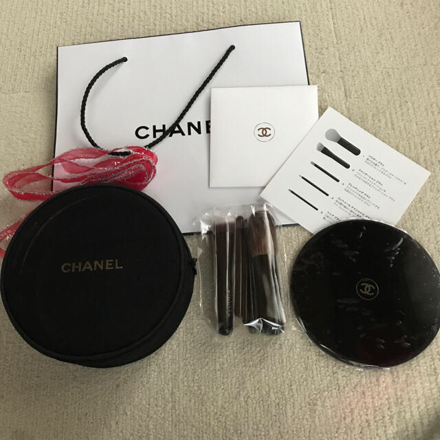 CHANEL(シャネル)の新品未使用♡ショッパーなし☆CHANEL ブラシセット コスメ/美容のキット/セット(コフレ/メイクアップセット)の商品写真