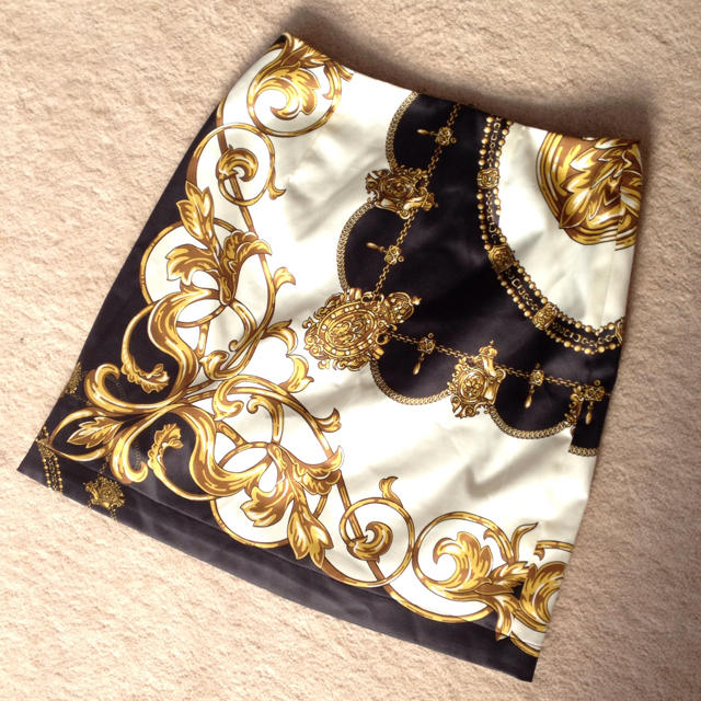 MURUA(ムルーア)のスカーフ柄タイトスカート♡ レディースのスカート(ミニスカート)の商品写真