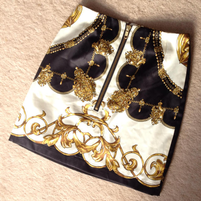 MURUA(ムルーア)のスカーフ柄タイトスカート♡ レディースのスカート(ミニスカート)の商品写真