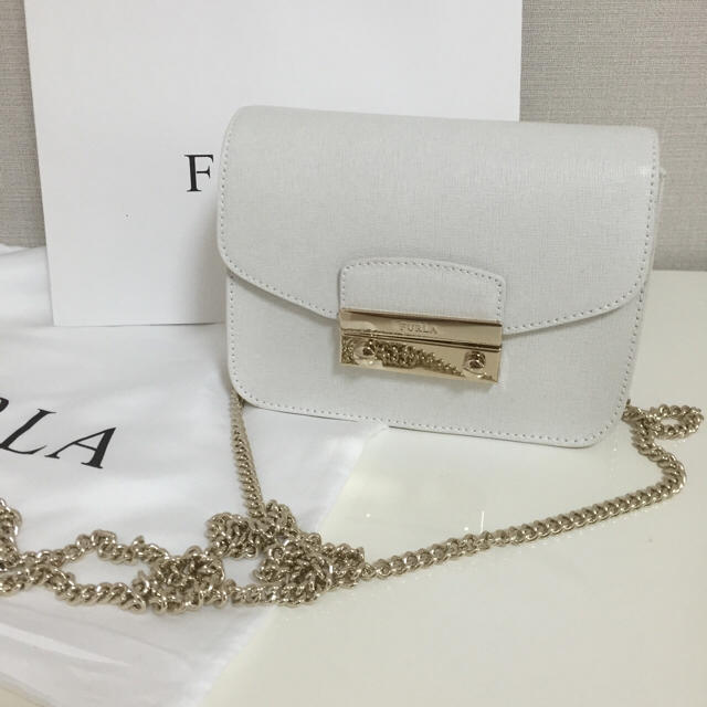 Furla(フルラ)の人気のホワイト♡新品♡ FURLA JULIA MINI♡ レディースのバッグ(ショルダーバッグ)の商品写真