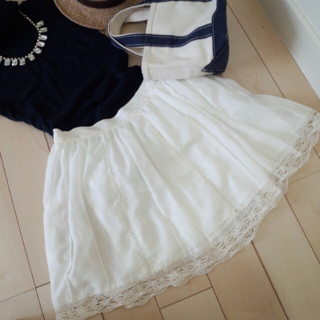 Smork(スモーク)のホワイトミニスカート レディースのスカート(ミニスカート)の商品写真
