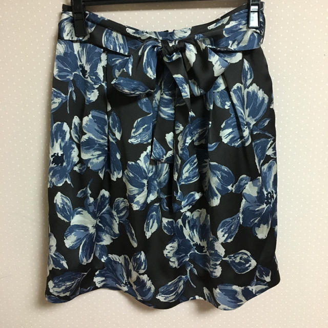 Noble(ノーブル)の花柄 スカート ノーブル レディースのスカート(ひざ丈スカート)の商品写真