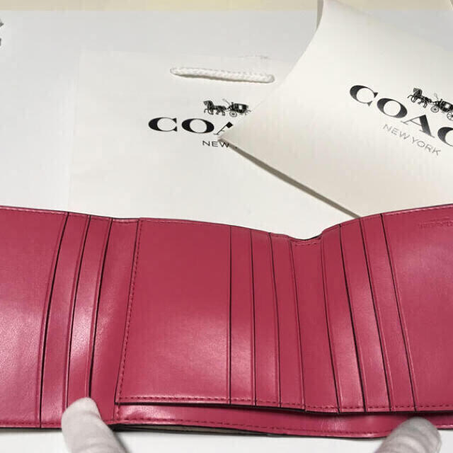 COACH(コーチ)の【ショップ完売品】COACH☆花柄 折り財布 レディースのファッション小物(財布)の商品写真