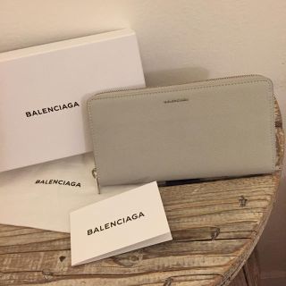 バレンシアガ(Balenciaga)の新入荷！ 新品  バレンシアガ ラウンドジップ 長財布 グレー  セリーヌ 専用(財布)