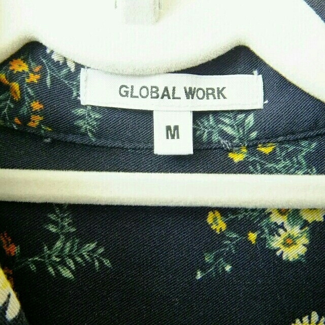 GLOBAL WORK(グローバルワーク)の【美品】GLOBAL WORK花柄シャツワンピース レディースのワンピース(ひざ丈ワンピース)の商品写真