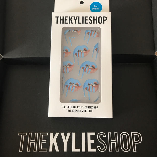 Kylie Cosmetics(カイリーコスメティックス)のTHE KYLIE SHOP iPhone7 ケース スマホ/家電/カメラのスマホアクセサリー(iPhoneケース)の商品写真