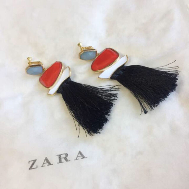 ZARA(ザラ)の♡あんさん専用♡新品 ZARA イヤリング 2店おまとめ レディースのアクセサリー(イヤリング)の商品写真