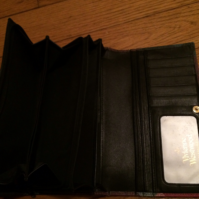 Vivienne Westwood(ヴィヴィアンウエストウッド)のVivienne♥︎定番チェック柄長財布 レディースのファッション小物(財布)の商品写真