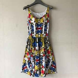 ユニクロ(UNIQLO)のユニクロ フラワー 花柄フレアワンピース ZARA H&M GU JOYRICH(ひざ丈ワンピース)