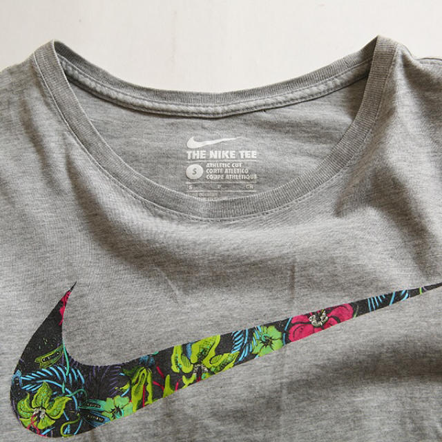 NIKE(ナイキ)の専用‼️ナイキ❤️スウッシュロゴTシャツ レディースのトップス(Tシャツ(半袖/袖なし))の商品写真