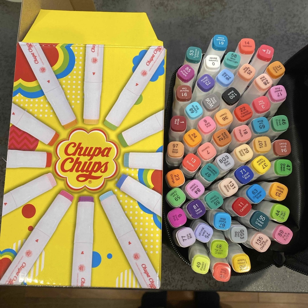 カラーイラストマーカーペン Vol.2 60色 インテリア/住まい/日用品の文房具(ペン/マーカー)の商品写真