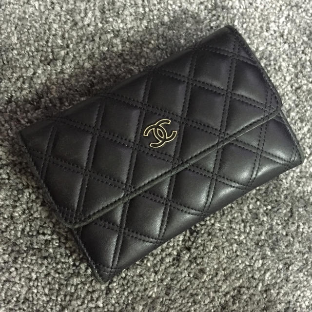 CHANEL マトラッセ ラムスキン 二つ折り財布