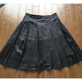 ナチュラルビューティー(NATURAL BEAUTY)の定番の黒プリーツスカート(ひざ丈スカート)
