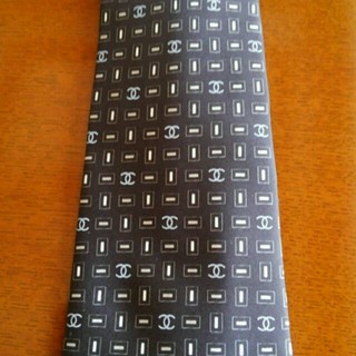 シャネル(CHANEL)のエリザベス様専用シャネルのネクタイ　試着のみの美品(ネクタイ)