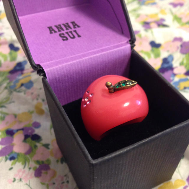 ANNA SUI(アナスイ)のアップル型リング レディースのアクセサリー(リング(指輪))の商品写真