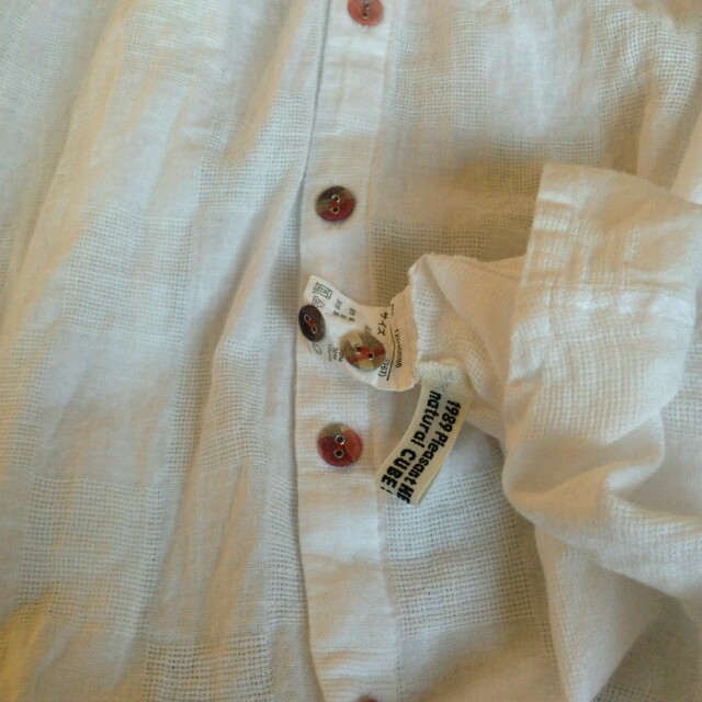 CUBE SUGAR(キューブシュガー)のナチュラル キューブシュガー 白シャツ レディースのトップス(シャツ/ブラウス(半袖/袖なし))の商品写真
