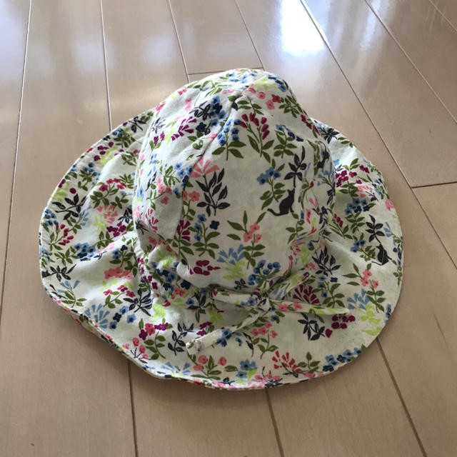 babyGAP(ベビーギャップ)の花柄帽子 キッズ/ベビー/マタニティのこども用ファッション小物(帽子)の商品写真