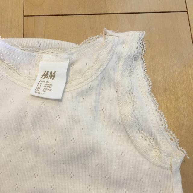 H&M(エイチアンドエム)のH&M レース 透かし編み タンクトップ ロンパース 6-9M 74cm 2枚 キッズ/ベビー/マタニティのベビー服(~85cm)(ロンパース)の商品写真