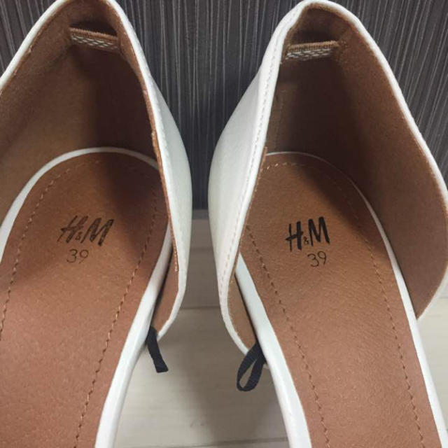 H&M(エイチアンドエム)の美品‼︎    一度のみ。H&M 完売サンダル 白 39  レディースの靴/シューズ(サンダル)の商品写真