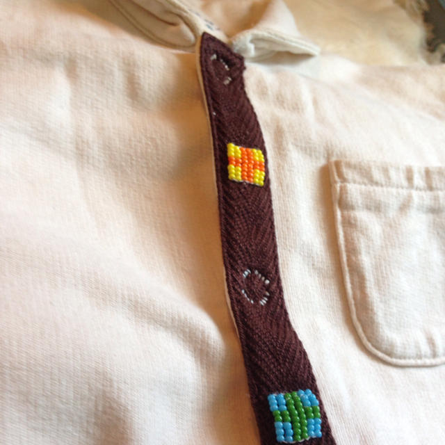ビーズボタンが可愛い♫生成りロンパース キッズ/ベビー/マタニティのベビー服(~85cm)(カバーオール)の商品写真
