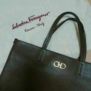 サルヴァトーレフェラガモ(Salvatore Ferragamo)のFerragamoフェラガモトートバッグ(ミニ)(ハンドバッグ)